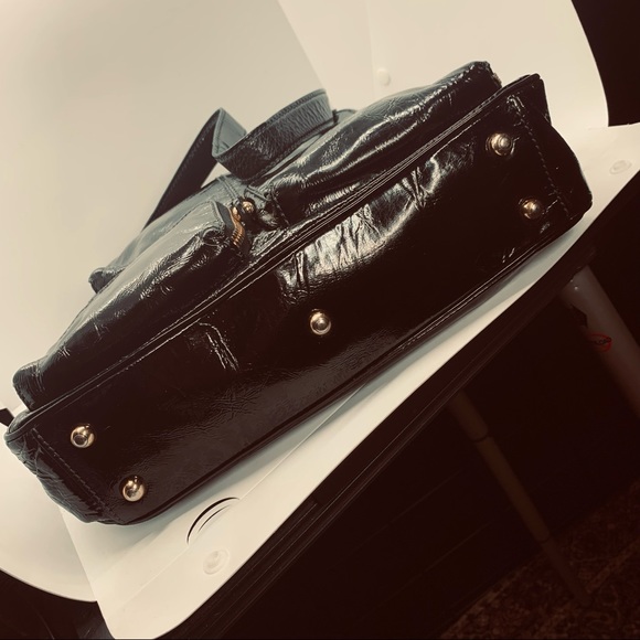 Tods patent leather T-Bag. The original T-Bag.. - Picture 8 of 16